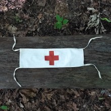 Нарукавная повязка с красным крестом